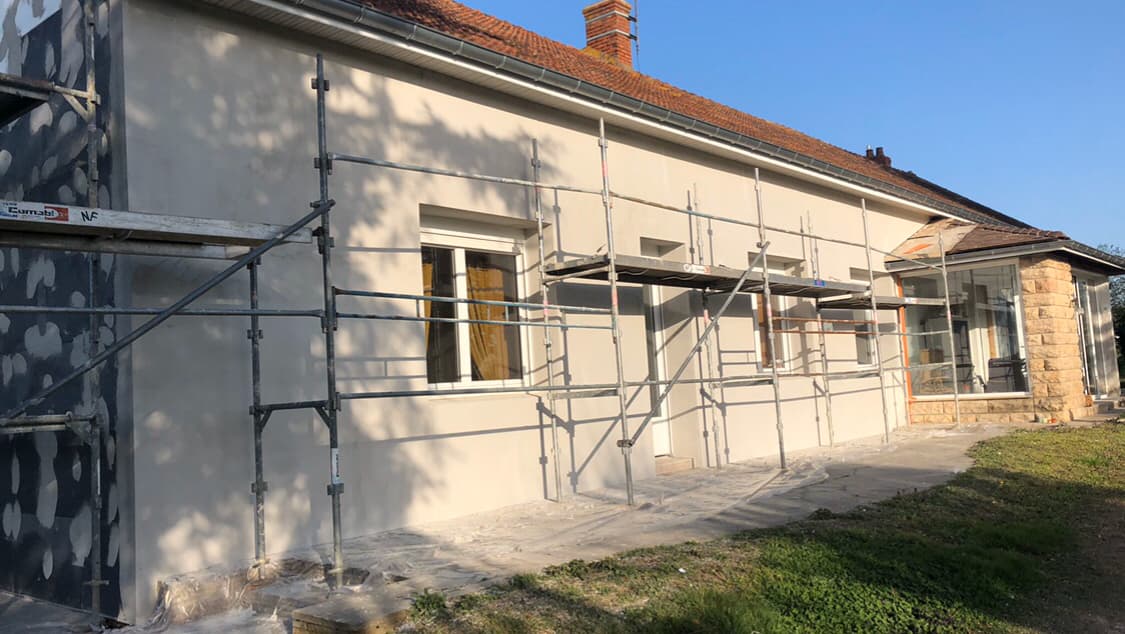 Application d’enduit de finition sur maison individuelle à Saint-Rémy près de Chalon-sur-Saône